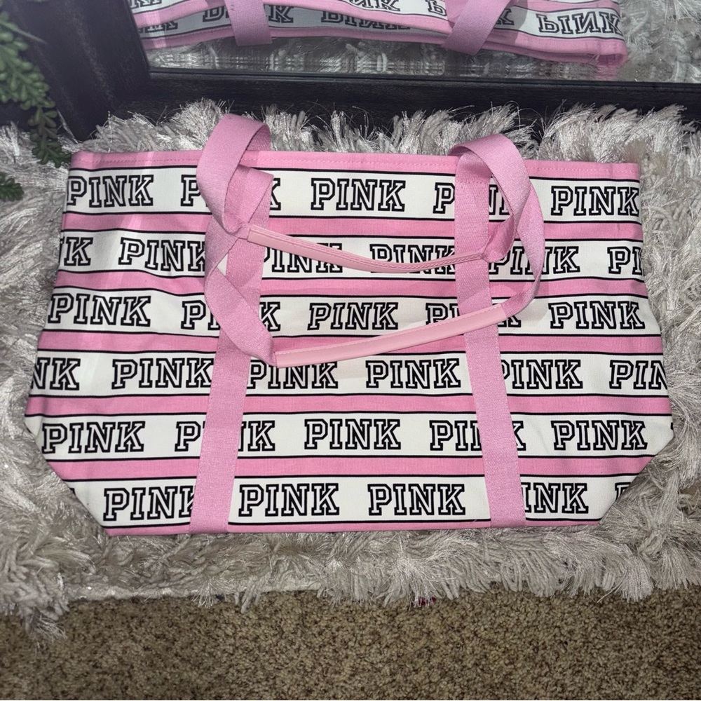 -🌼3/$30🌼NWOT PINK Victoria's Secret Logo Printed Tote Bag